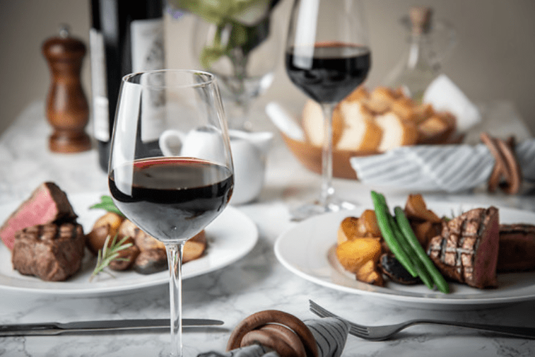 vin og middagsanretning