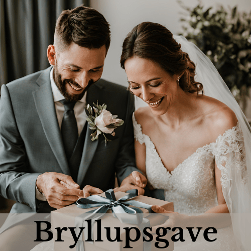 brudepar åbner bryllupsgave