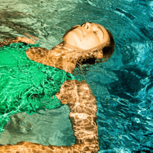 oplevelsesgave til hende